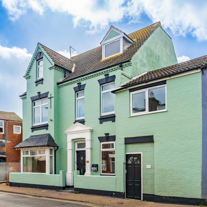 Logan Lodge, Great Yarmouth - Luxury Townhouse Exterior photo